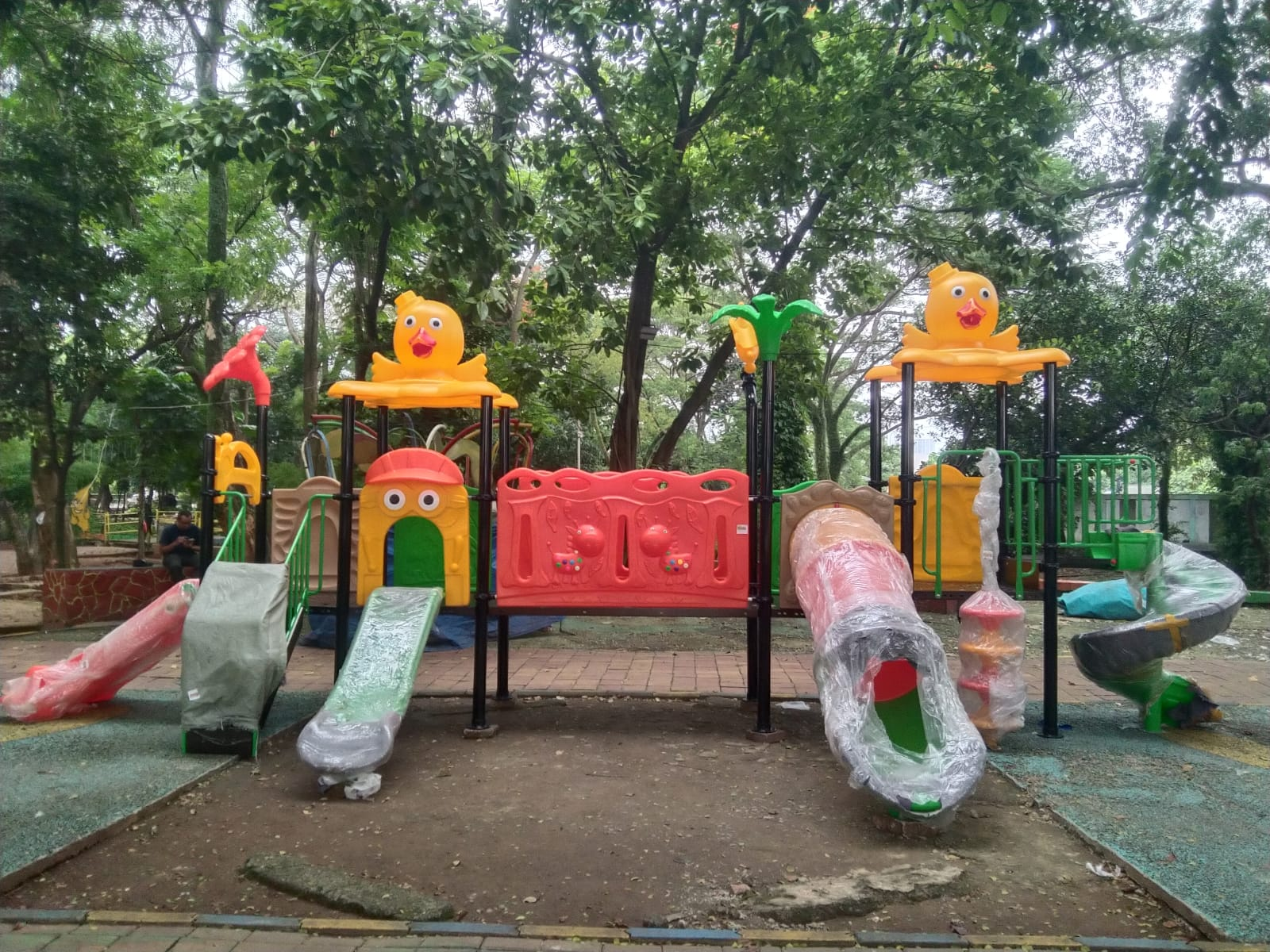 Outdoor playground housing area Malaysia – durable & weatherproof playground equipment installation.